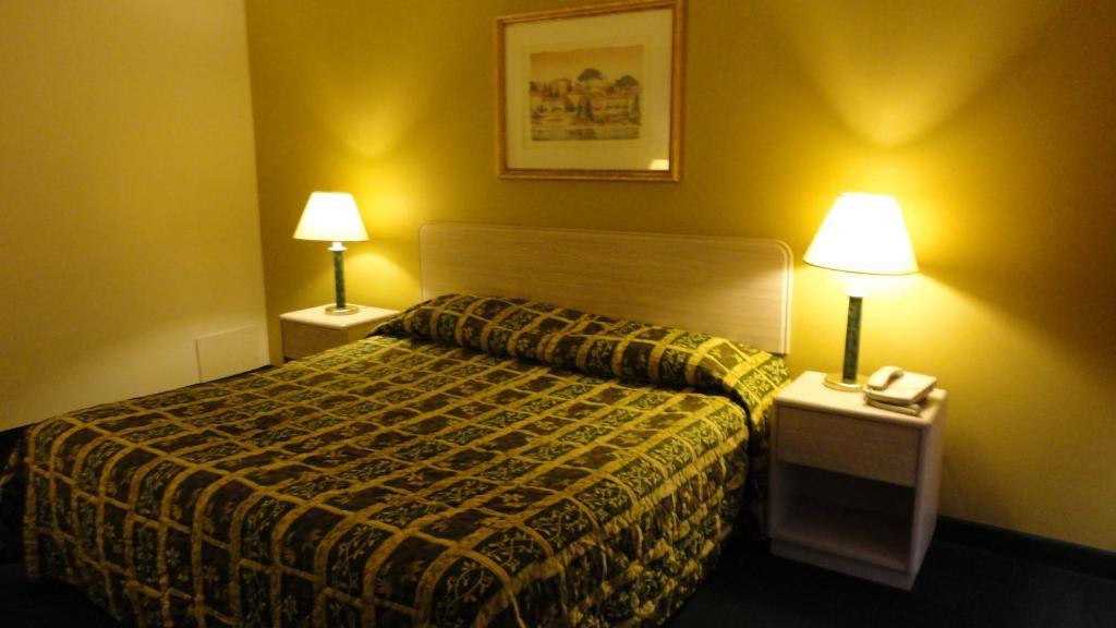 Imperial 400 Motor Inn Needles Szoba fotó